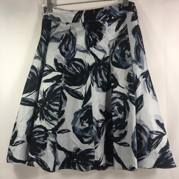 The Limited Floral Skirt. Size XS - Picture 7 of 8